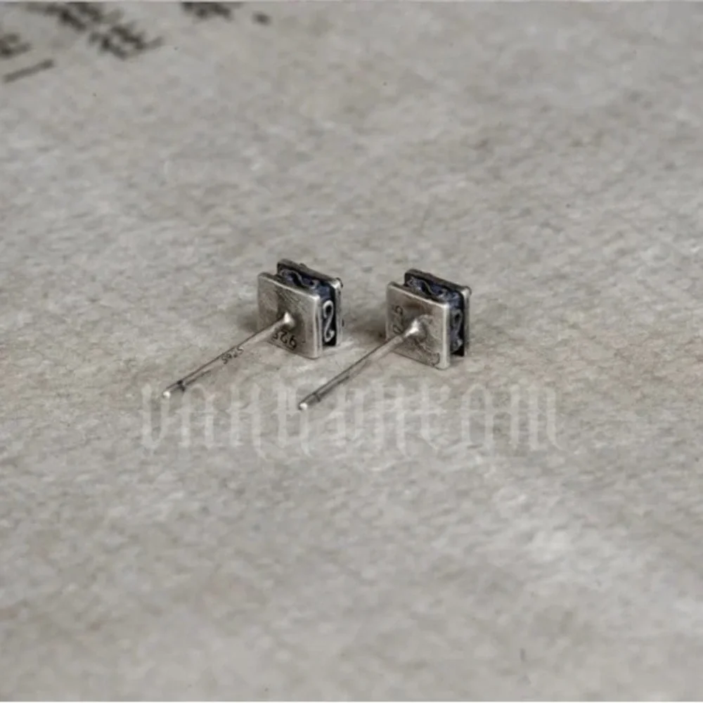 NEW ARRIVAL S925 Sterling Silver Retro Square Four Claw Zircon Earrings